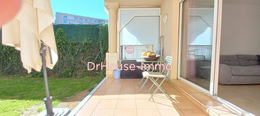 Terrace - Bright 3-Bed Apartment with Terrace in Nice
