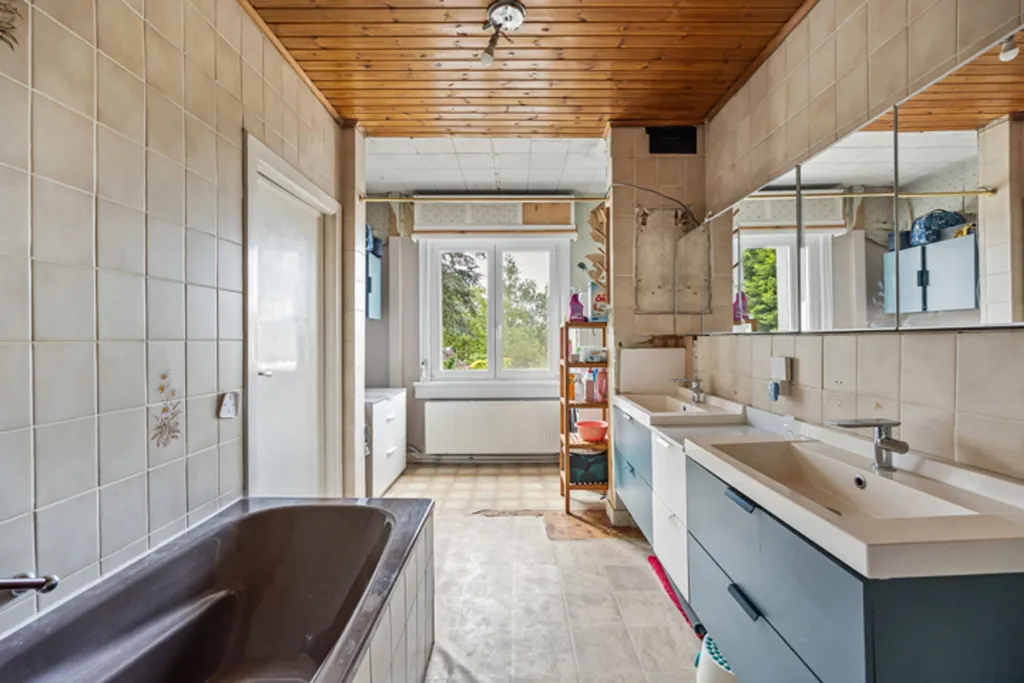 Bathrooms - Charming House with Garden in Mortsel