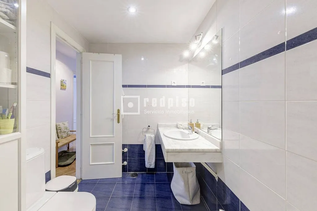 Bathrooms - Duplex with Pool and Terrace in Boadilla del Monte