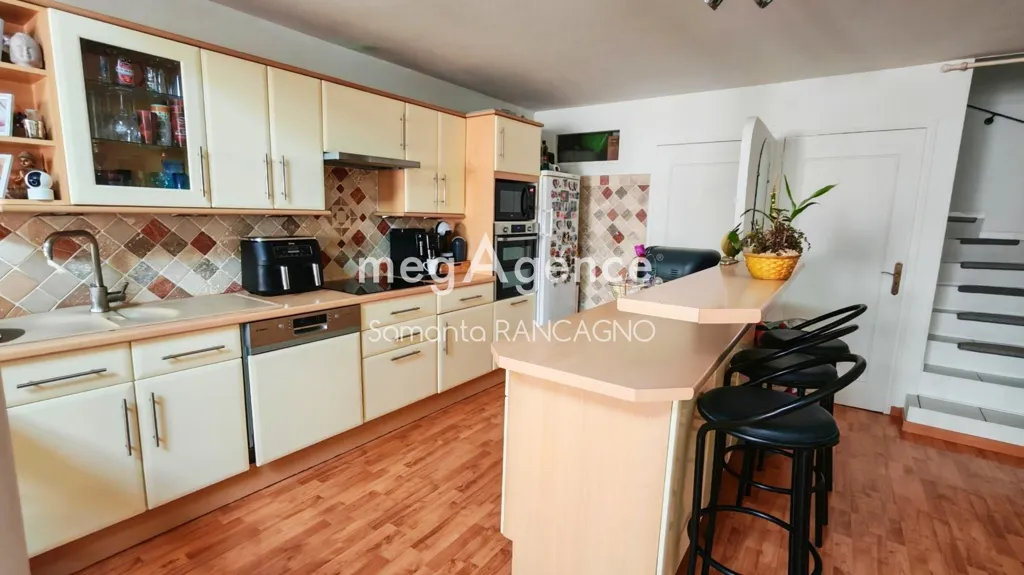 Köök - Charming Duplex Apartment in Fréjus Centre
