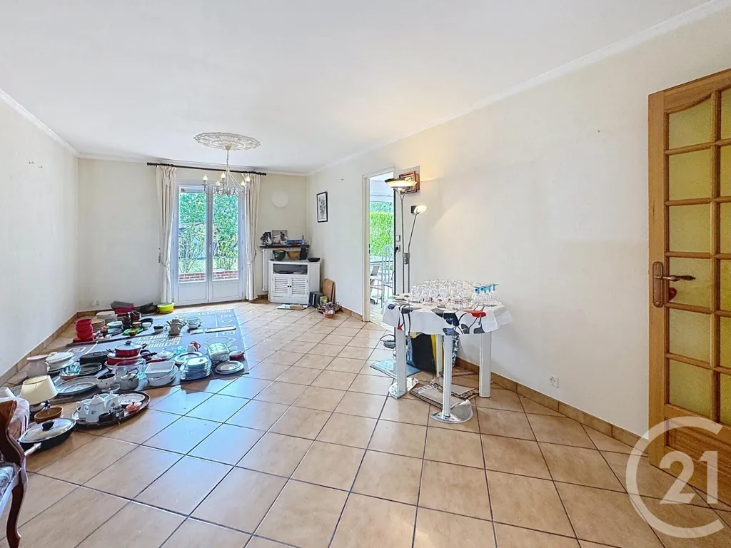 Séjour - Maison 5 Pièces avec Terrasse au Sud à Saint-Ay