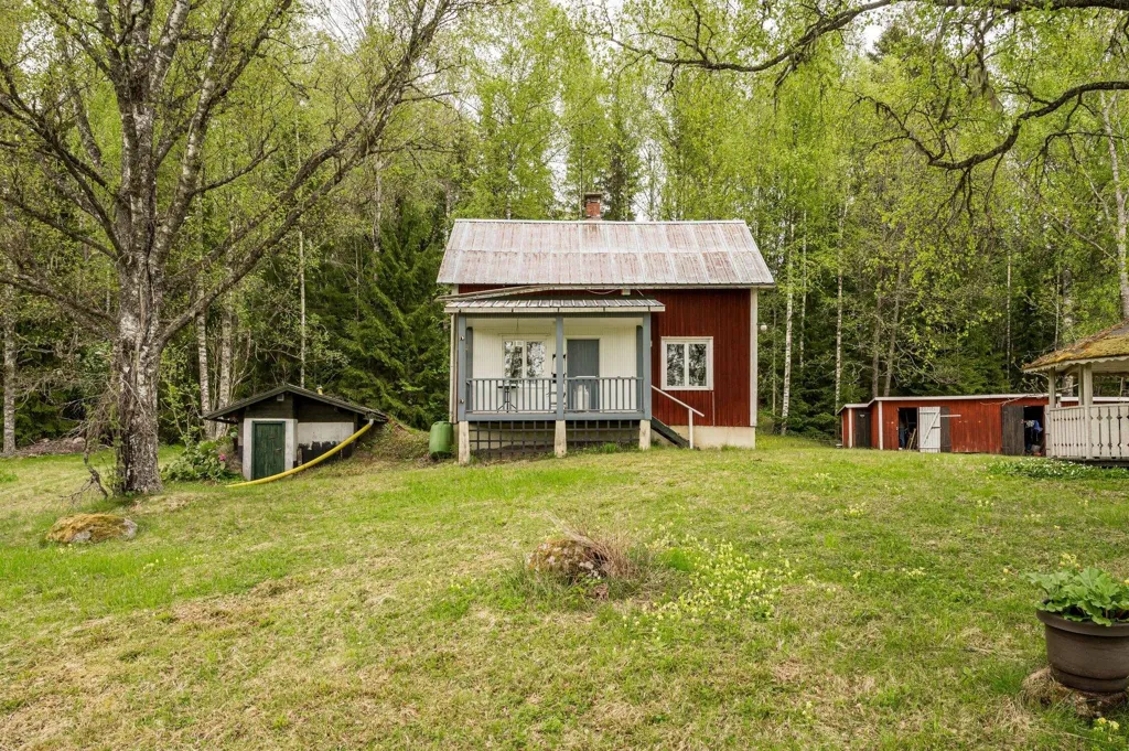 Charming Farm with Water Access in Brunskog