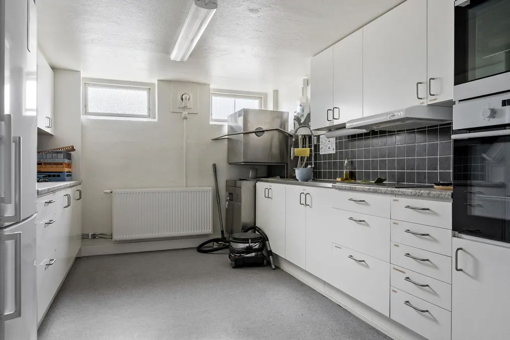Cucina - Historic Civic Centre with Development Potential in Central Getinge