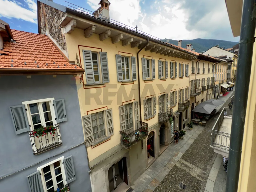 Rõdu - Historic Apartment with Lake View in Cannobio