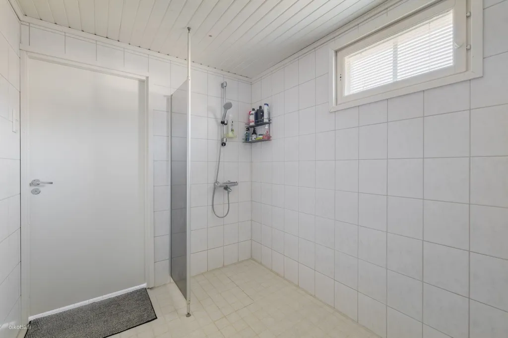 Bathrooms - Classical House with Garden in Lohja