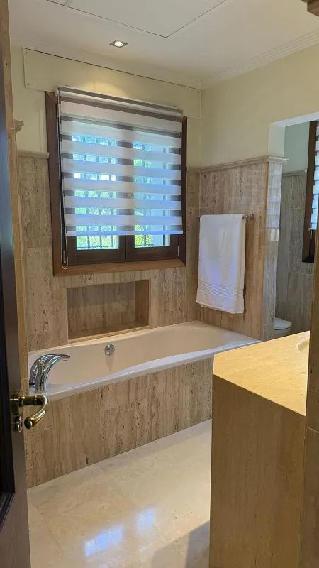 Bathrooms - Villa with Pool in Costabella, East Marbella