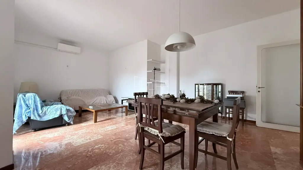 Sala da pranzo - 2-Bed Apartment with Balcony in Rovigo Centre
