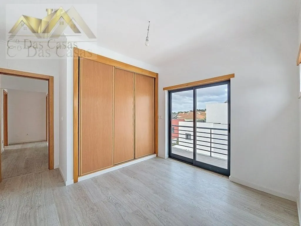 Bedrooms - Modern House in Final Renovation in Almada