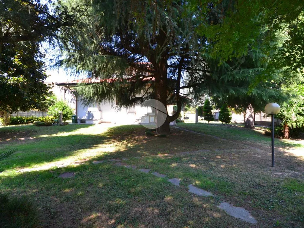 Aed - Detached Villa with Garden in Vittuone