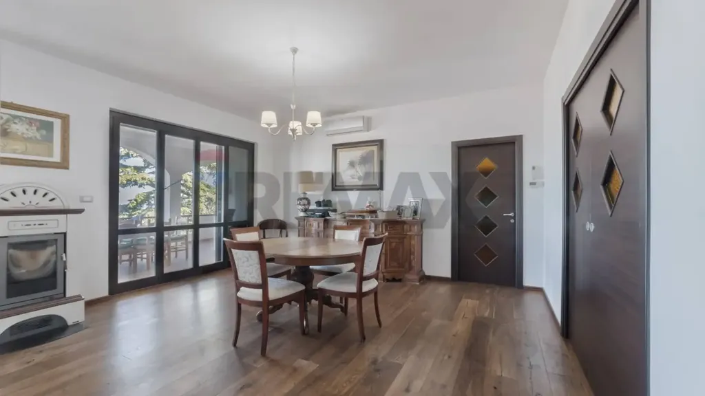 Salle à manger - Panoramic Apartment with Sea View in Montesilvano