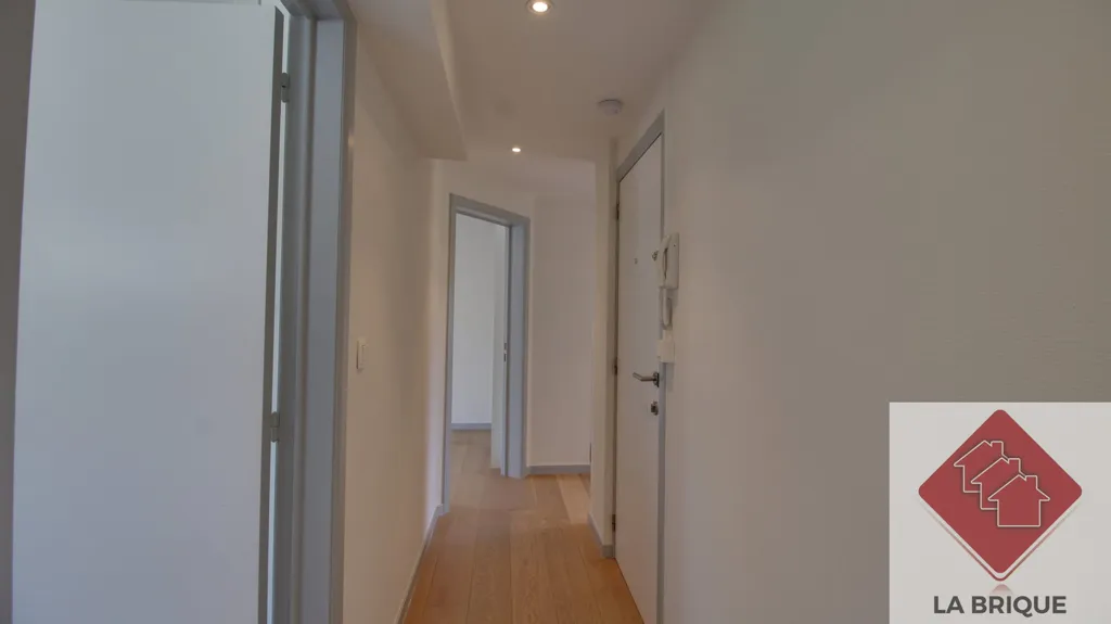 Esik - Apartment with Large Terrace in Lasne