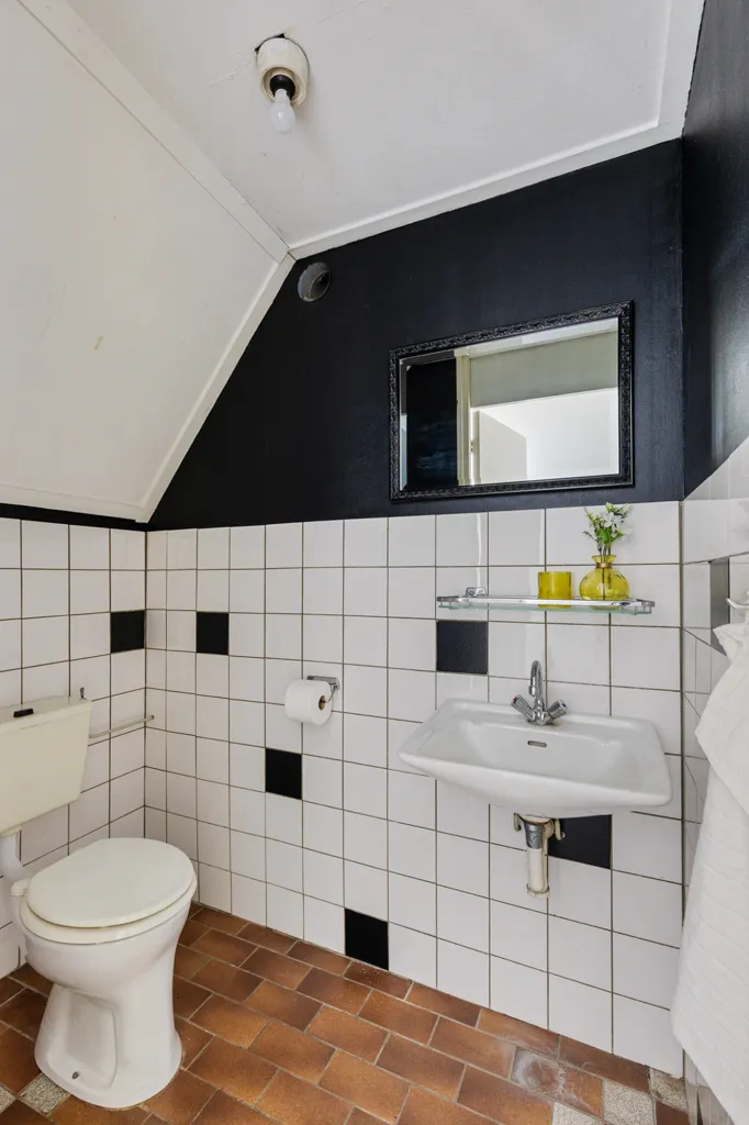 Salles de bain - Characterful Farmhouse with Development Potential in Balloo