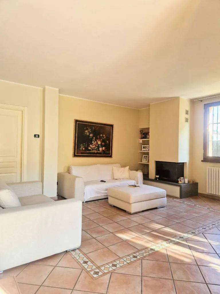 Soggiorno - Corner Semi-Detached Villa with Garden in Rubiera