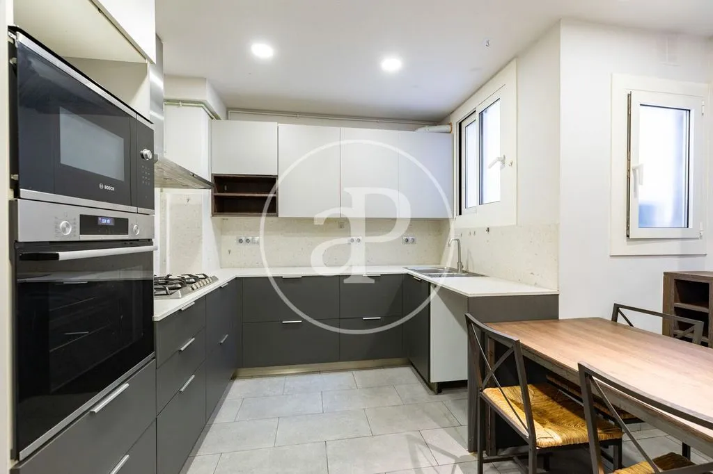 Kitchen - Classical Apartment in Eixample Dreta, Barcelona