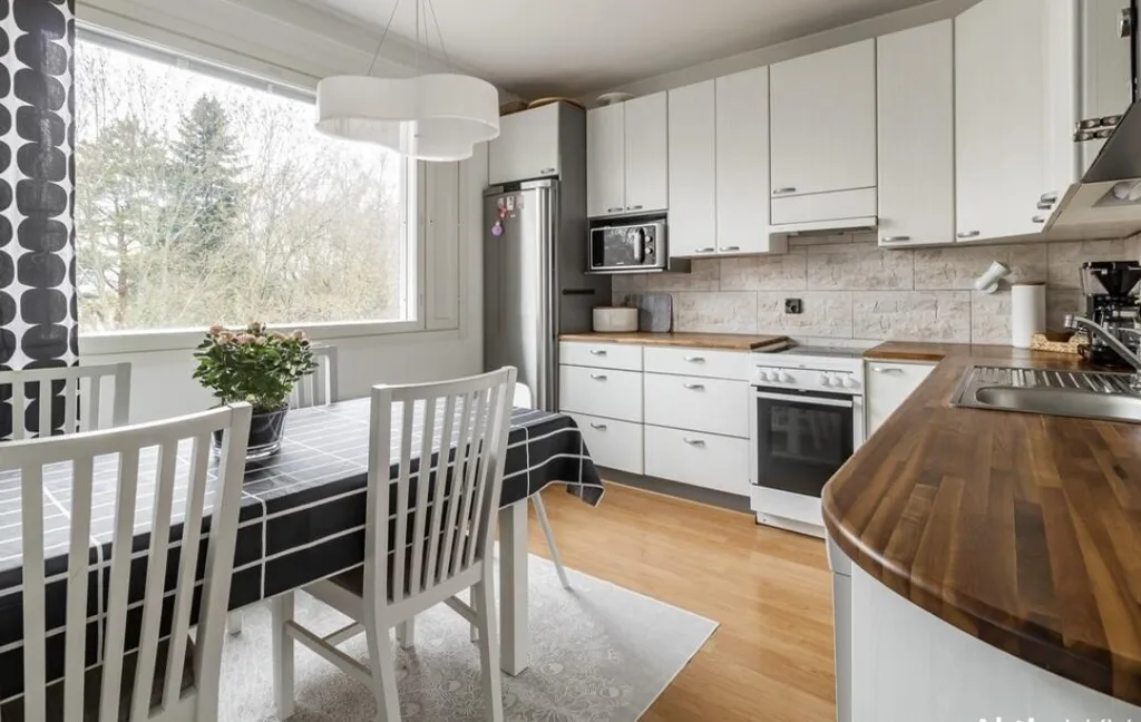 Dining Room - Apartment with Balcony and Sauna in Paimio
