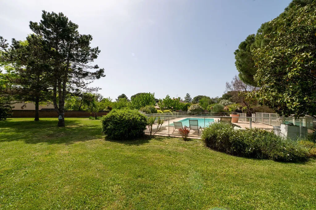 Jardin - Villa de Caractère avec Piscine à Balma