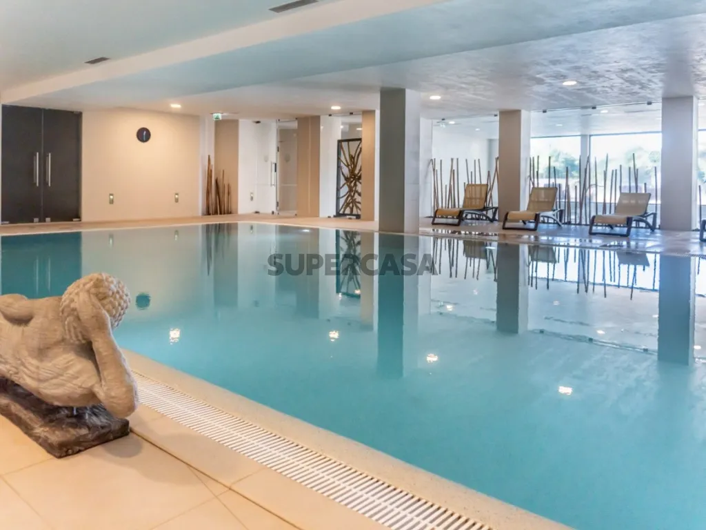 Piscine - Two-Bedroom Apartment with Pool in Lagos