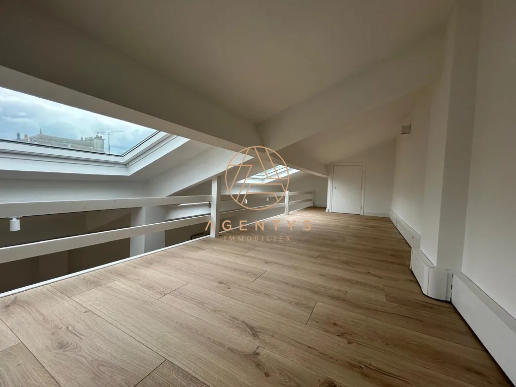 Stanze - Two-Bedroom Flat with Parking in Popular District