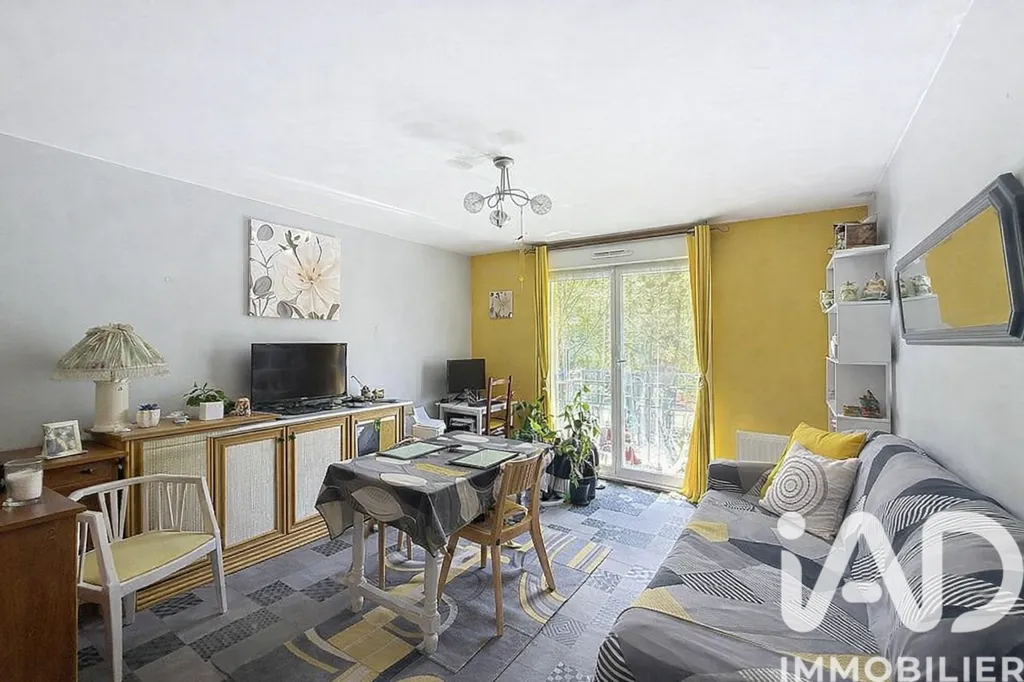 Soggiorno - Apartment with Balcony in Epernay