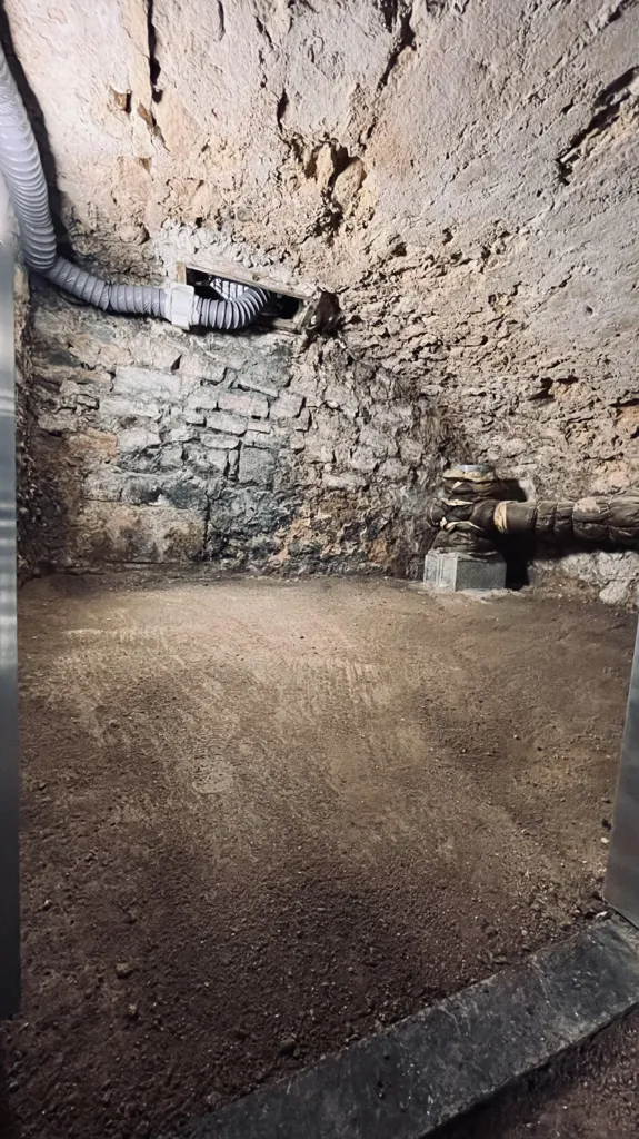 Toad - Compact Storage Space with Box-Cave in Aix-en-Provence