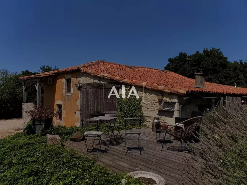 Terrass - Charming Property with Pool between Civray and Ruffec