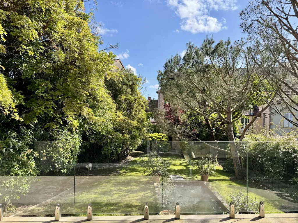 Giardino - Architect-Designed House in Chauffailles Town Centre
