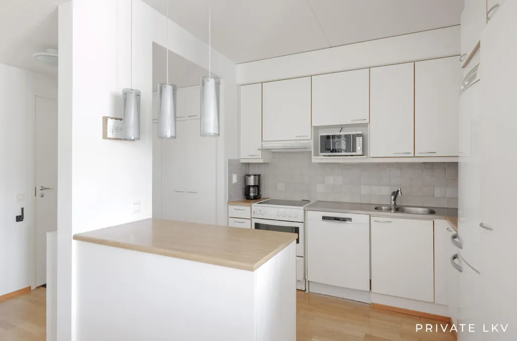 Cuisine - 3-Bedroom Apartment with Balcony in Espoo Tuomarila