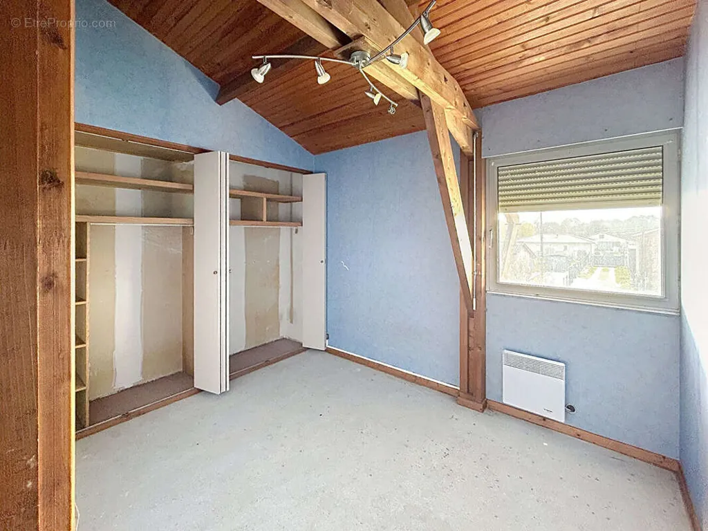 Pièces - Ensemble Immobilier avec Local Commercial à Pessac