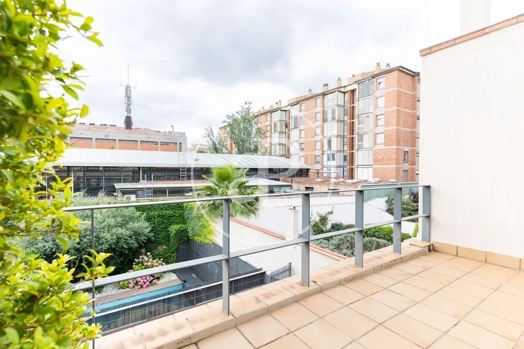 Balcon - Luxury Townhouse with Pool in Sabadell Centre