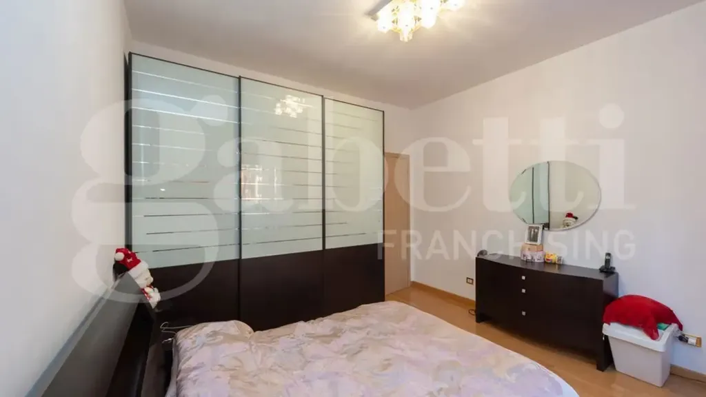 Chambres - Rear-Facing Apartment with Balcony in Monza