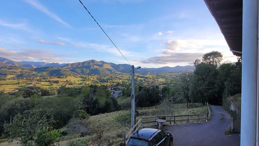 Rõdu - Asturian-Style House with Pool in Infiesto