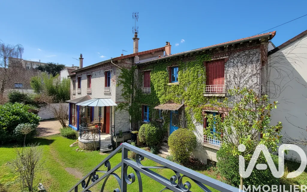 Välivaade - Exceptional 10-Piece House with Pool in Colombes