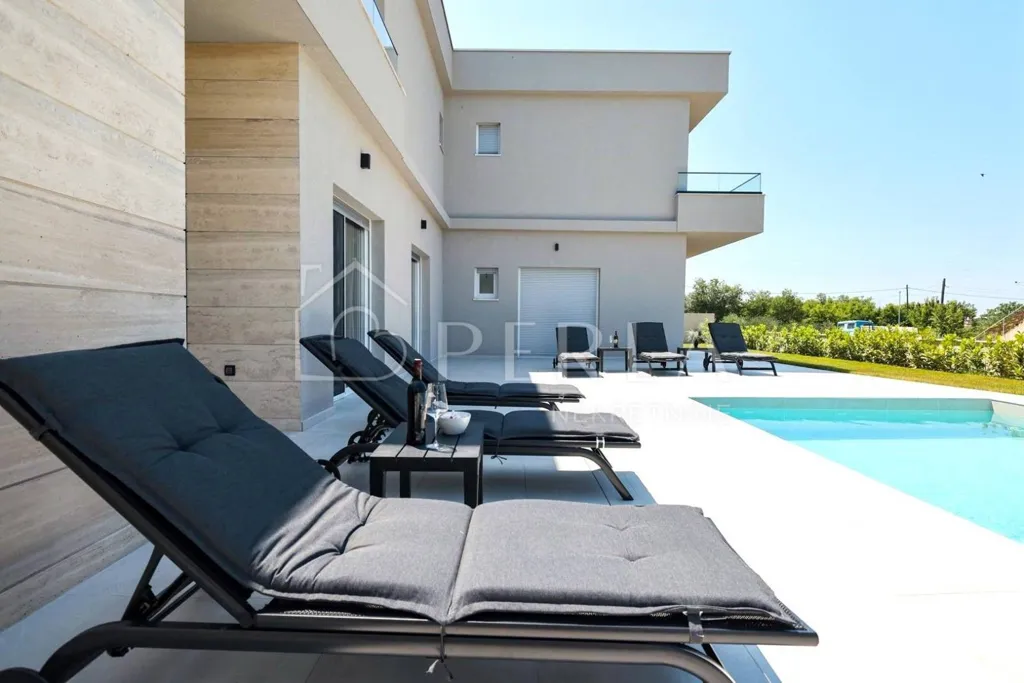Piscina - Luxury Villa with Panoramic View in Nin