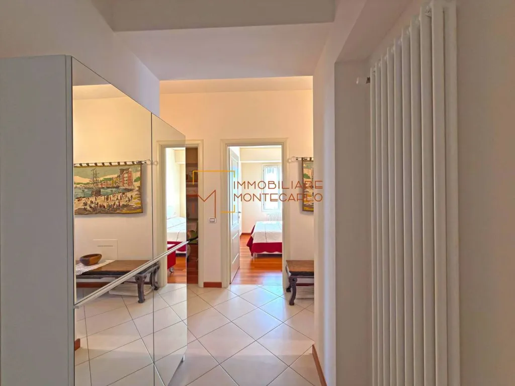 Entrée - Central Trilocale with Sea View in Bordighera