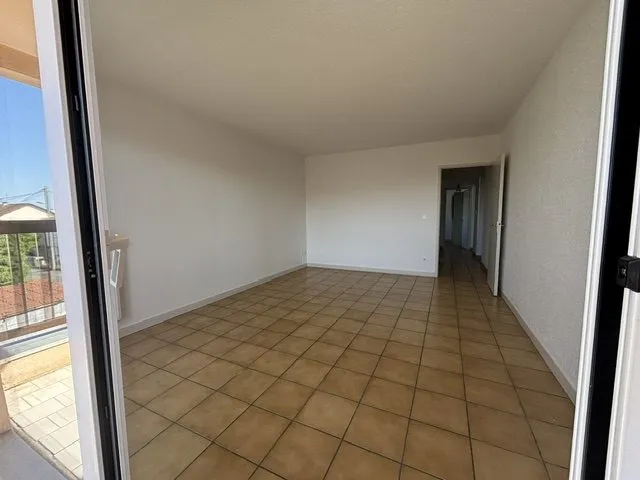 Rooms - T3 Flat with Balcony in Residency
