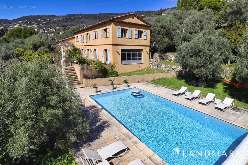 Vue aérienne - Bastide Élégante avec Piscine à Cabris