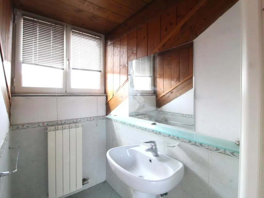 Bathrooms - Restored 4-Room Apartment in Pianezza