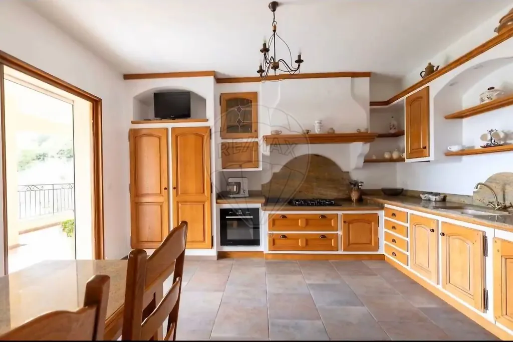 Cuisine - Maison avec Vues Panoramiques à Coursegoules