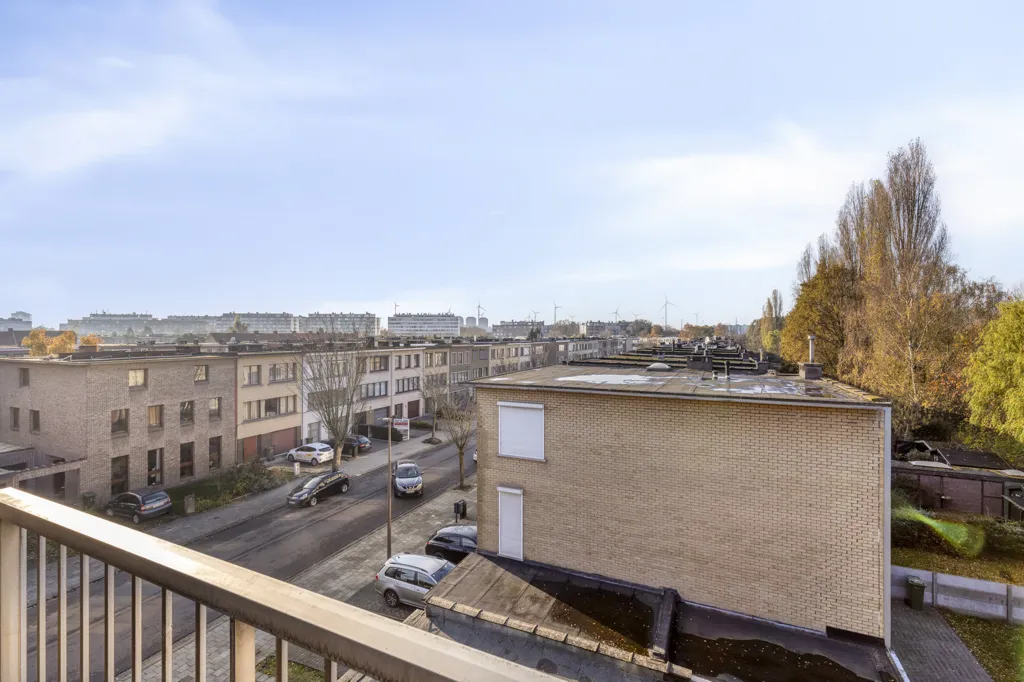 Rõdu - Two-Bedroom Apartment with Terrace in Merksem