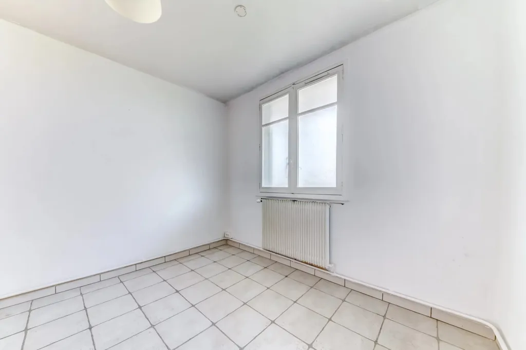 Toad - Renovated 4-Bed Flat with Balcony in Lyon 8