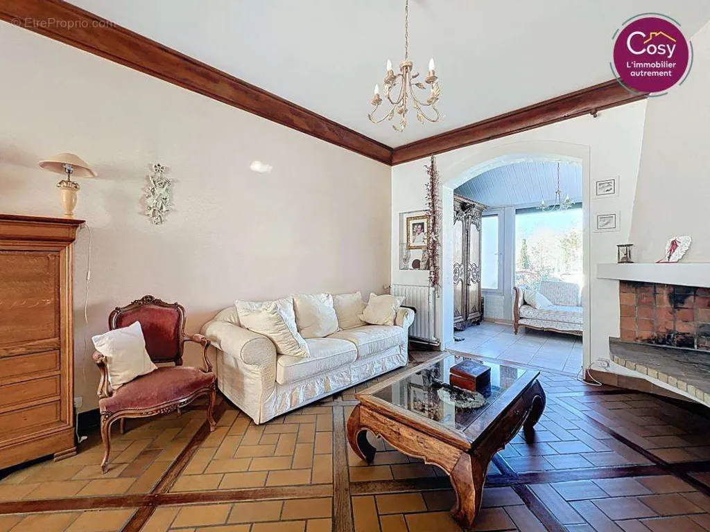 Elutuba - Character House with Pool in Soissons