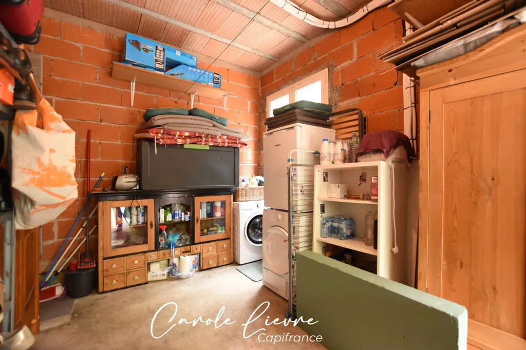 Buanderie - Maison avec Piscine et Terrain de 2000 m²