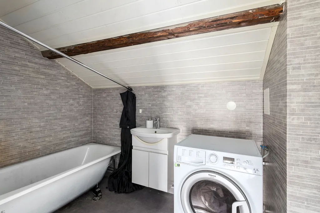 Salles de bain - Classic Timber Villa with Garden in Ersmark