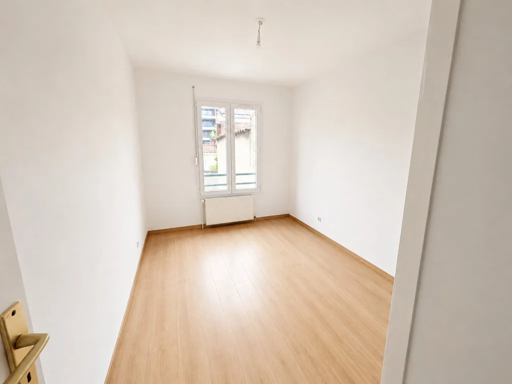 Rooms - Refurbished Flat with Balcony in Andrézieux Centre
