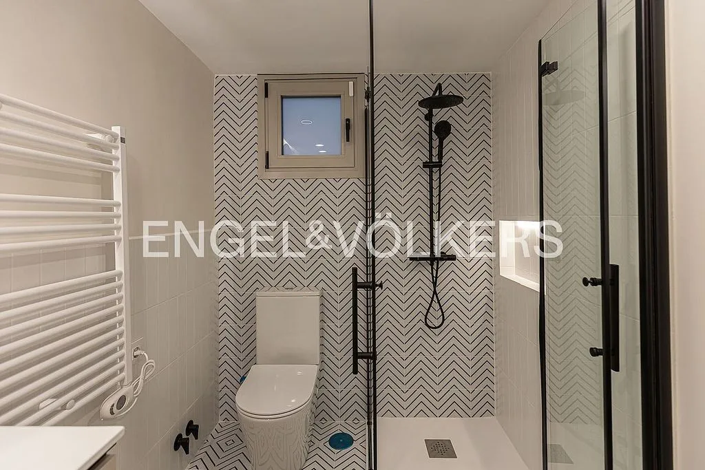 Salles de bain - Contemporary Duplex with Balcony in Ciudad Jardín