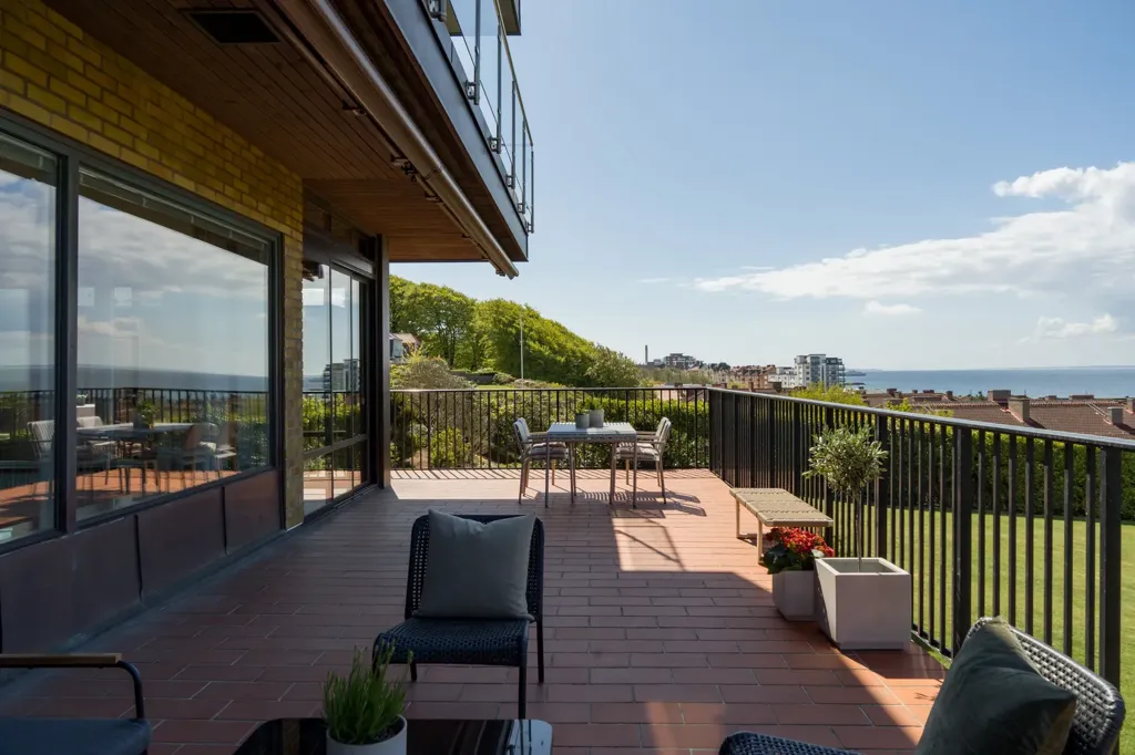 Terrasse - Architectural Villa with Sea View in Helsingborg