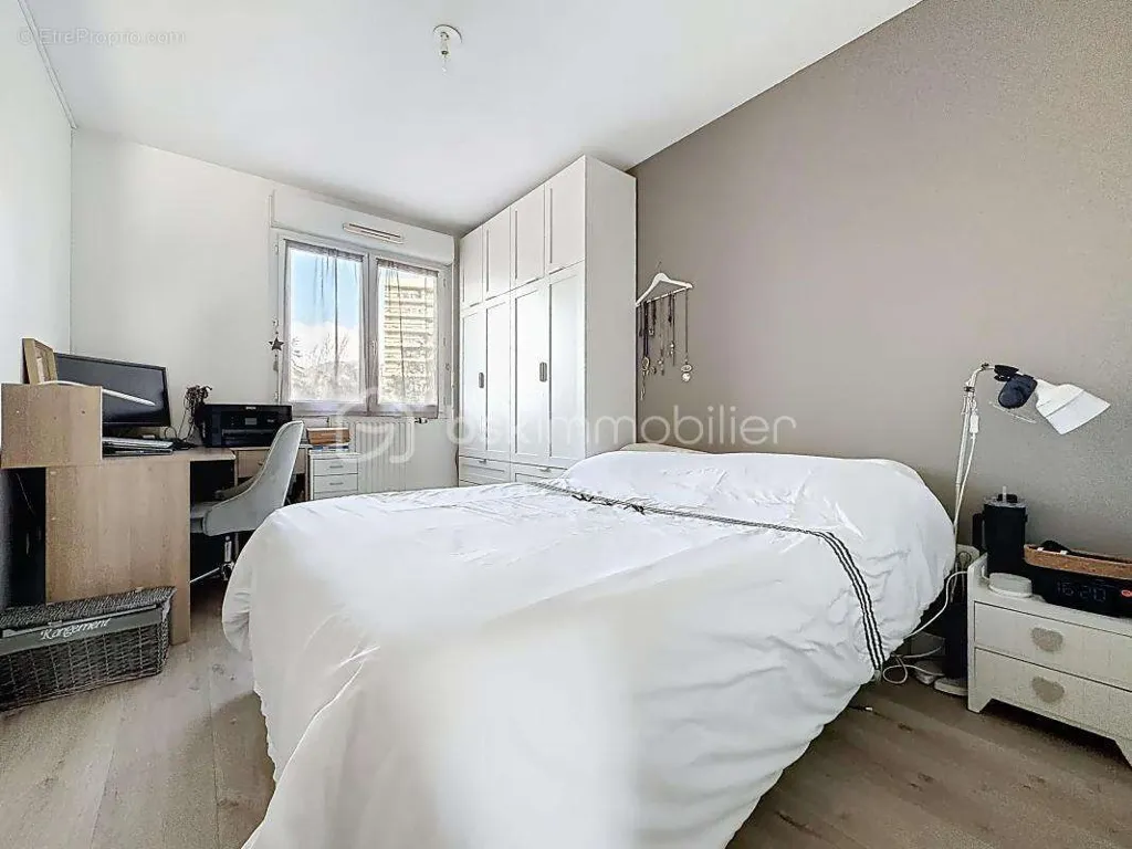 Bedrooms - T3 Apartment with Terrace in Échirolles