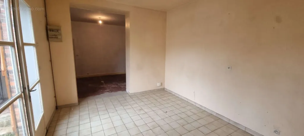 Pièces - Maison avec Terrasse et Garage à Pont-sur-Yonne