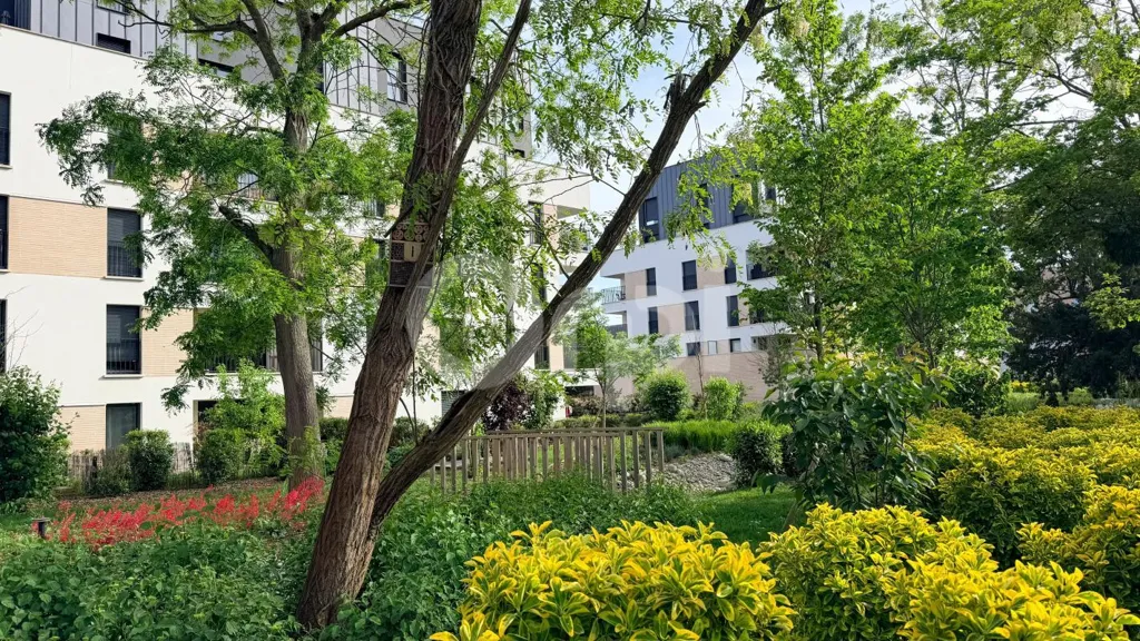 Aed - Modern Flat with Balcony in Vernouillet