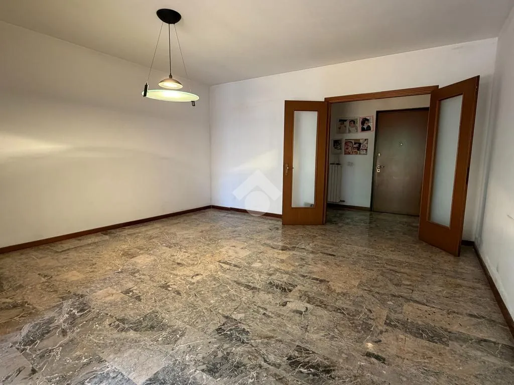 Pièces - Four-Room Apartment with Terrace in Milan